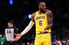 詹姆斯本赛季30 的比赛6胜6负 为联盟10次30 球员中胜率最低的