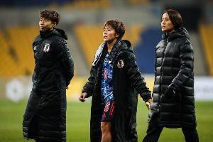 日本足协宣布岩渊真奈新冠肺炎检测结果阳性,并在机场与唐佳丽合影