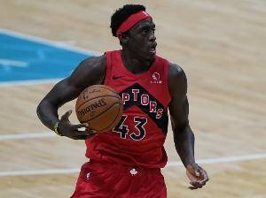 超级高效!西亚卡姆16投11中砍33分9板4助 三分3中3罚球9中8