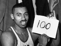 上古神兽！1966年的今天，张伯伦在65分29板的生涯中15次砍下65
