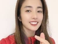 赵丽娜晒比心照:加油,中国冬奥会运动员!