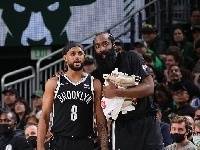 米尔斯:哈登参加了今天早上的训练 他看起来和以前一样