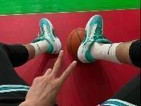 郭艾伦发微博晒球场照:训练时间 情况好转