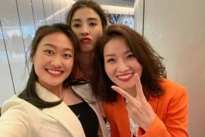 赵丽娜、吴海燕参加时尚活动,与李娜、刘湘、佟晨洁等合影