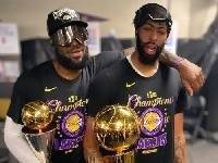 詹姆斯祝贺浓眉生日快乐:爱你!年轻的👑