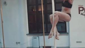 意大利美女主持人莱奥塔的钢管舞你喜欢吗?