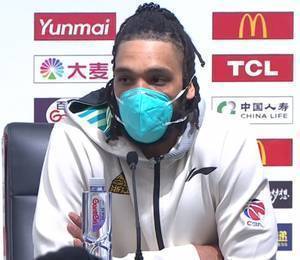 奥卡福:打像上海那样的强队都是很大的挑战 我们要保护篮板球