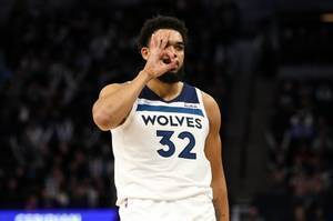 唐斯:芬奇是目前NBA最佳教练之一 他为我们球队付出很多