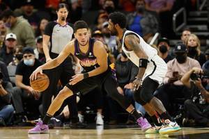 利拉德:欧文有着最漂亮的比赛 布克是我最喜欢的NBA球员
