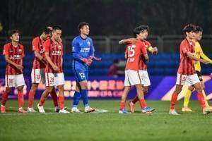 记者:海港外援恩迪亚耶正在隔离,新赛季一线队有近10名U23球员