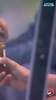 小姐姐口味这么重嘛?没看错的话 在替补席上喝的是酸黄瓜汁吧