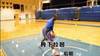“NBA技巧训练师的胯下双后撤细节解析”