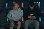 早日康复！卡萨多换发型+佩戴护具观看巴萨vs奥萨苏纳