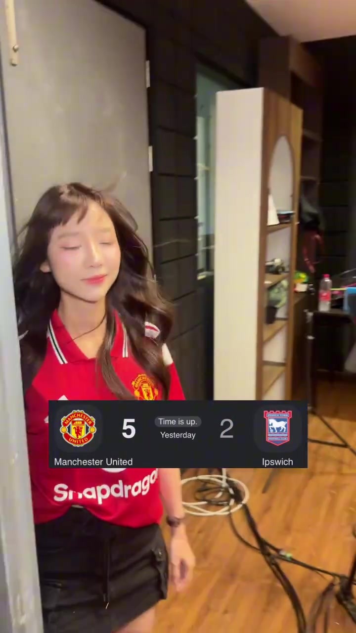 抽象的运镜!泰国美女球迷:曼联卷土重来!