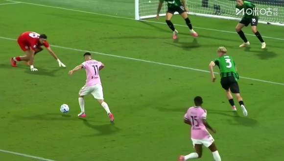 尤文1-1扳平!门将穆里奇出击失误,热格罗瓦内切抽射破门!